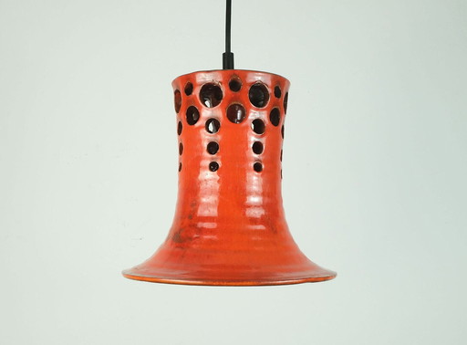 mid century hanglamp met oranje keramische kap 1970