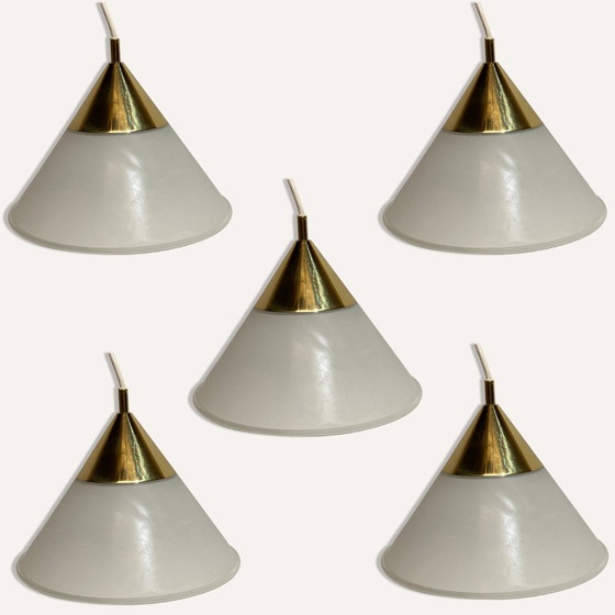 Image 1 of Messing en opaline glazen hanglamp uit het ruimte tijdperk van Limburg Glashütte