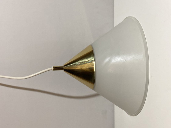 Image 1 of Messing en opaline glazen hanglamp uit het ruimte tijdperk van Limburg Glashütte