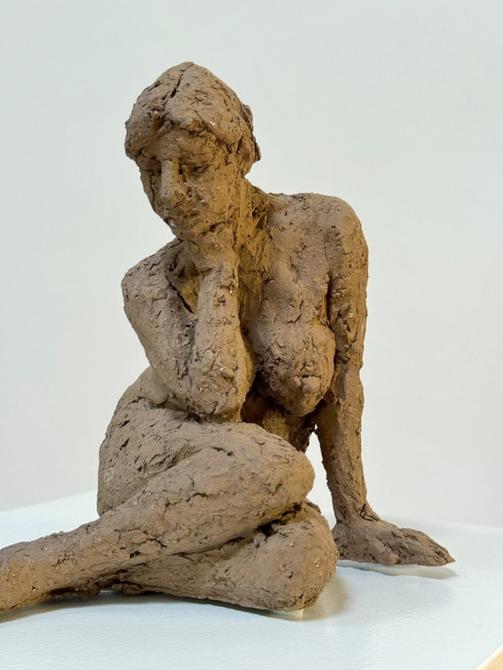 Image 1 of Terracotta sculptuur - Een naakte vrouw - Yolande Ide (1931)