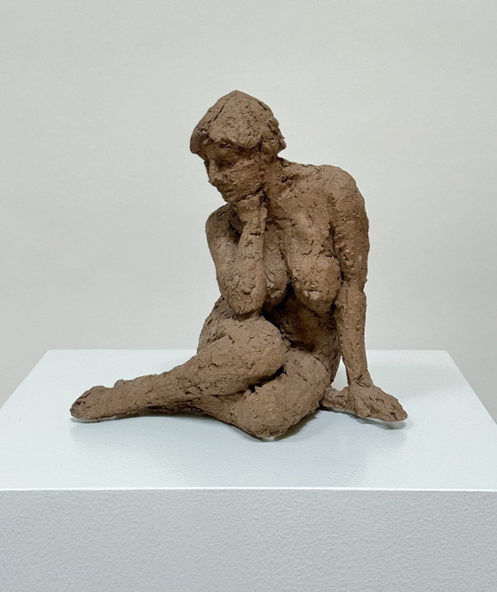 Image 1 of Terracotta sculptuur - Een naakte vrouw - Yolande Ide (1931)