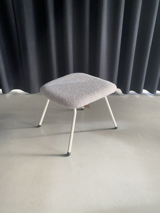 Image 1 of Design In Box / Gijs Van Der Sluis - Fauteuil No. 13 + Voetenbankje - Wit Frame + Witte Bouclé Stof