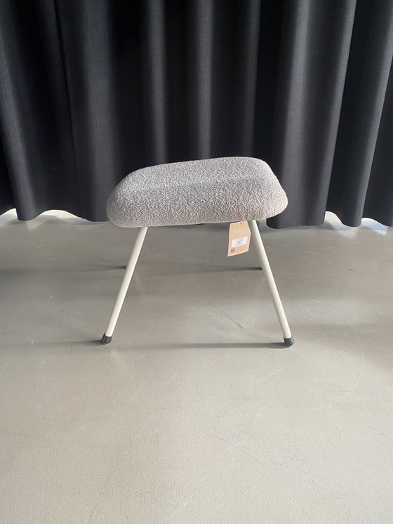 Image 1 of Design In Box / Gijs Van Der Sluis - Fauteuil No. 13 + Voetenbankje - Wit Frame + Witte Bouclé Stof