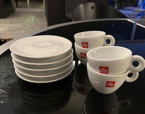 4X Illy Espresso Kopjes Met 5 Schoteltjes