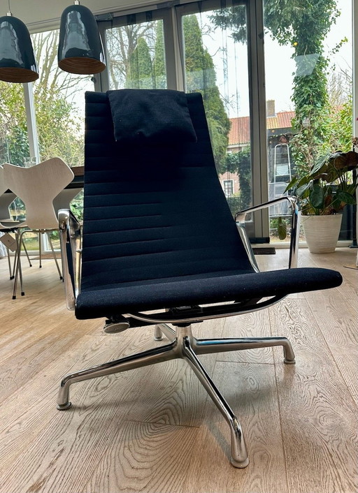 Herman Miller Eames EA124 Loungefauteuil