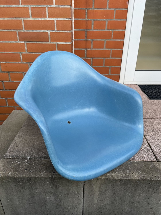 Image 1 of Eames Herman Miller glasvezel fauteuil zitschaal