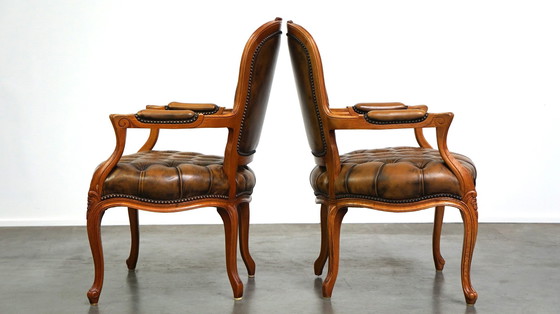 Image 1 of 2 x Rundleren barokke chesterfield fauteuil/ armchair met queen Ann pootjes