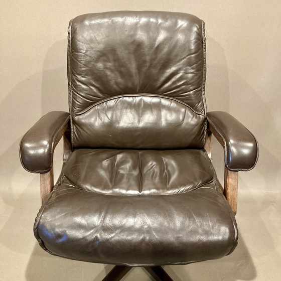 Image 1 of Fauteuil Et Son Ottoman Design Cuir 1960.