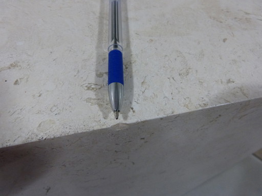 2x Italiaanse travertin sokkels