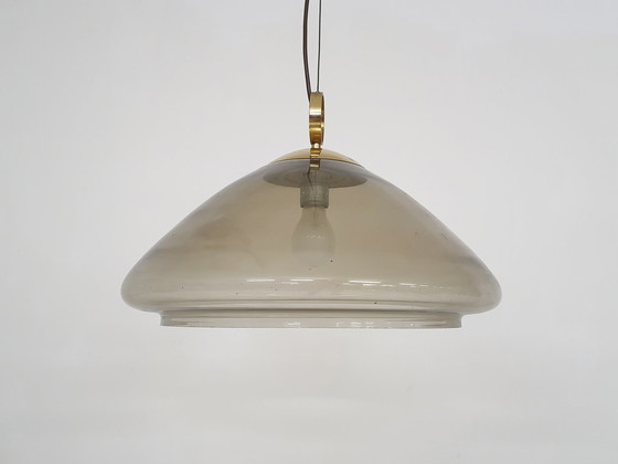 Image 1 of Mid-eeuwse hanglamp van gerookt glas en messing