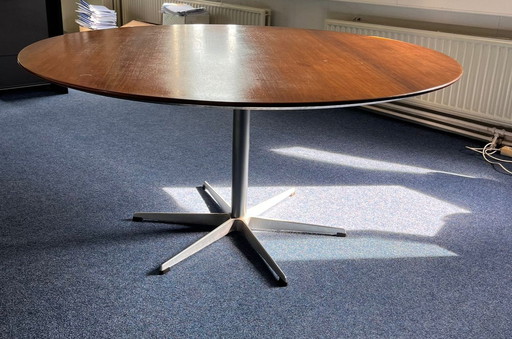 Fritz Hansen Circular Tafel (1968 - 1974)