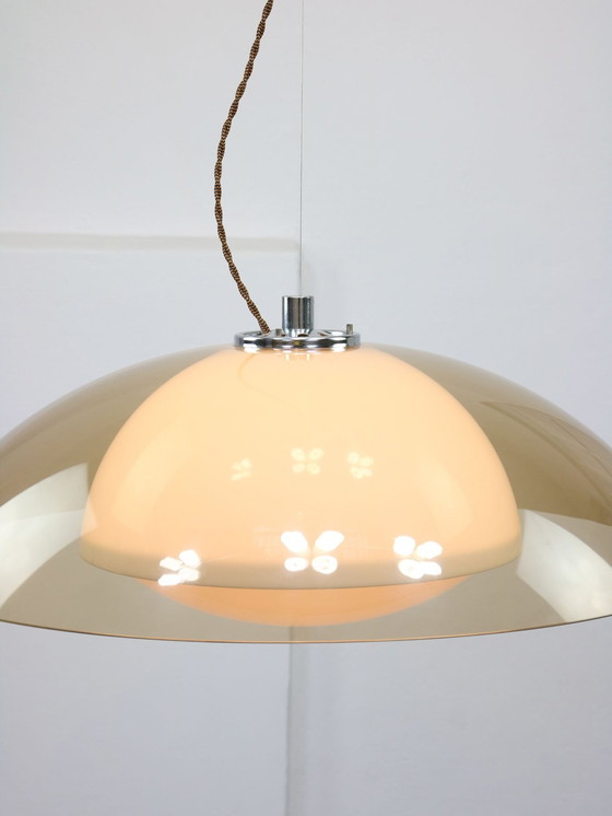Image 1 of Zeldzame Ufo ruimtetijdperk lamp van Guzzini in lichtbruin, 1970S