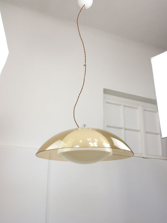 Image 1 of Zeldzame Ufo ruimtetijdperk lamp van Guzzini in lichtbruin, 1970S