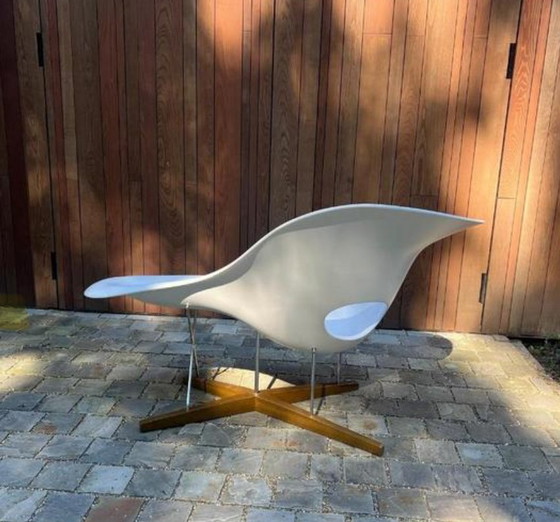 Image 1 of Iconische Vitra “La Chaise” White Scale & Wood Base Lp € 10.000,-