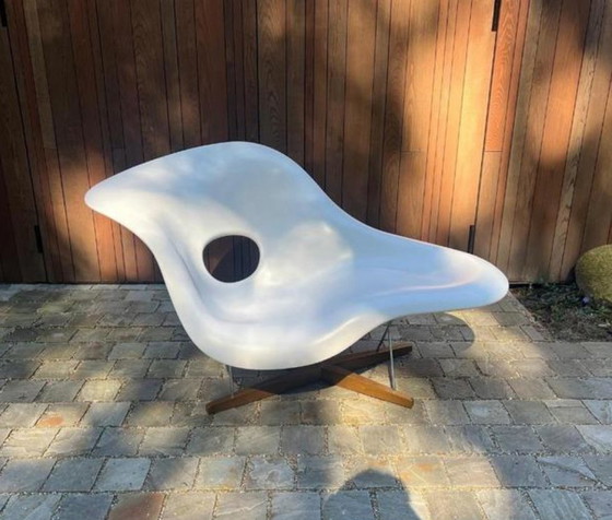 Image 1 of Iconische Vitra “La Chaise” White Scale & Wood Base Lp € 10.000,-