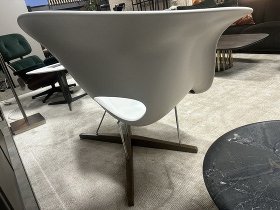 Image 1 of Iconische Vitra “La Chaise” White Scale & Wood Base Lp € 10.000,-