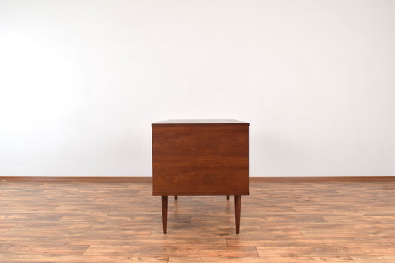 Image 1 of Mid-cetury Duits notenhouten bureau, 1960S.