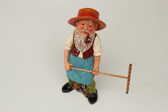 Image 1 of Groot Heissner keramiek beeldje "De tuinman".