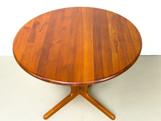 Image 1 of Deense ronde uitschuifbare eettafel in teak van Korup, jaren 1980