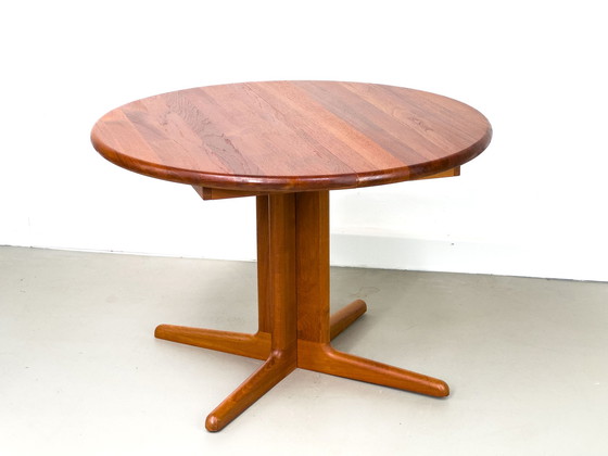 Image 1 of Deense ronde uitschuifbare eettafel in teak van Korup, jaren 1980