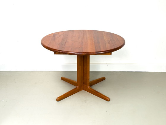 Image 1 of Deense ronde uitschuifbare eettafel in teak van Korup, jaren 1980