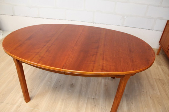 Image 1 of Vintage ovale tafel met 2 verlengstukken 1960 Zweden