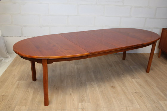 Image 1 of Vintage ovale tafel met 2 verlengstukken 1960 Zweden