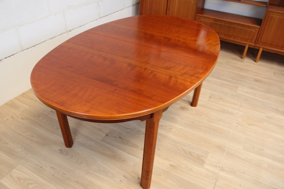 Image 1 of Vintage ovale tafel met 2 verlengstukken 1960 Zweden