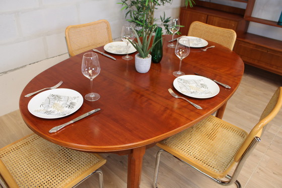 Image 1 of Vintage ovale tafel met 2 verlengstukken 1960 Zweden