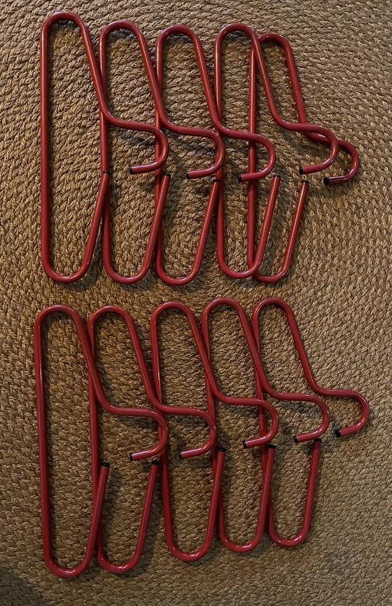 Image 1 of 10x Stuks rode vintage metalen Jassenhangers Jaren ‘80