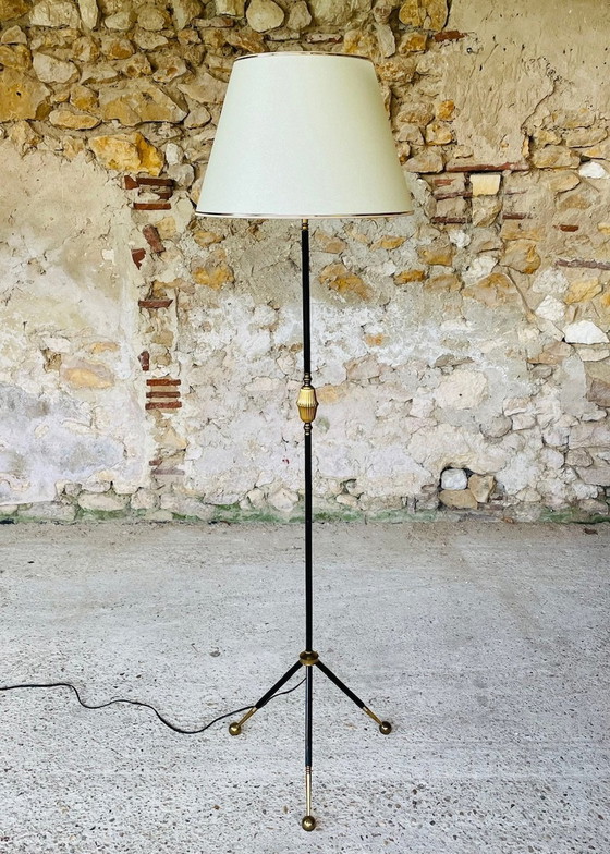 Image 1 of Vintage staande lamp met verguld messing decor op driepoot, 1960S