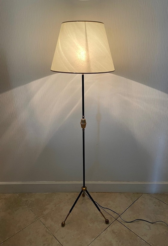 Image 1 of Vintage staande lamp met verguld messing decor op driepoot, 1960S
