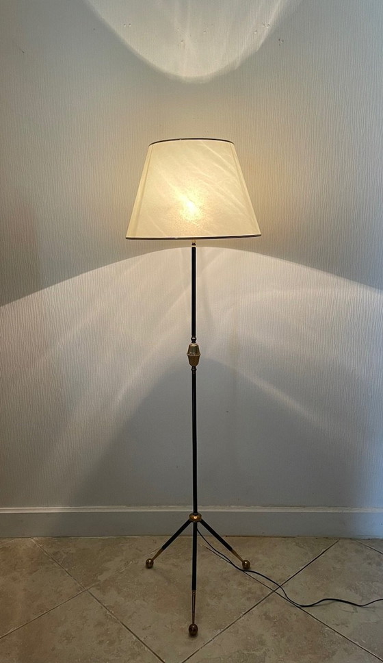 Image 1 of Vintage staande lamp met verguld messing decor op driepoot, 1960S
