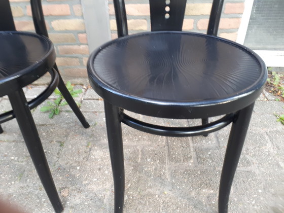 Image 1 of 2x zwarte Thonet stoelen