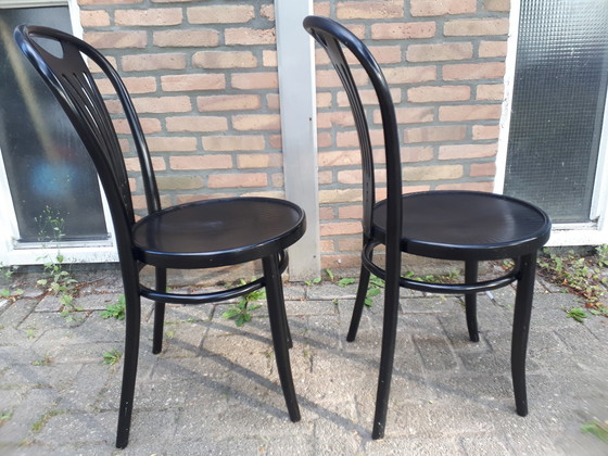 Image 1 of 2x zwarte Thonet stoelen