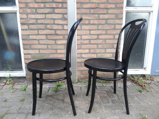 Image 1 of 2x zwarte Thonet stoelen