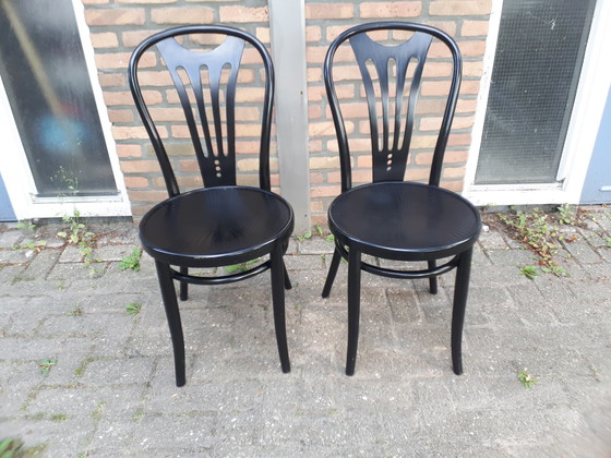 Image 1 of 2x zwarte Thonet stoelen