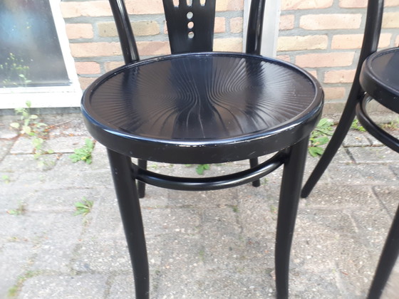 Image 1 of 2x zwarte Thonet stoelen