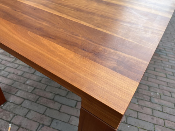 Image 1 of Leolux Vivre Eetkamertafel kersen hout 