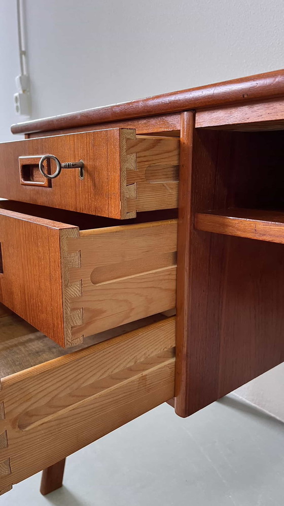 Image 1 of Vintage bureau 2 kanten 