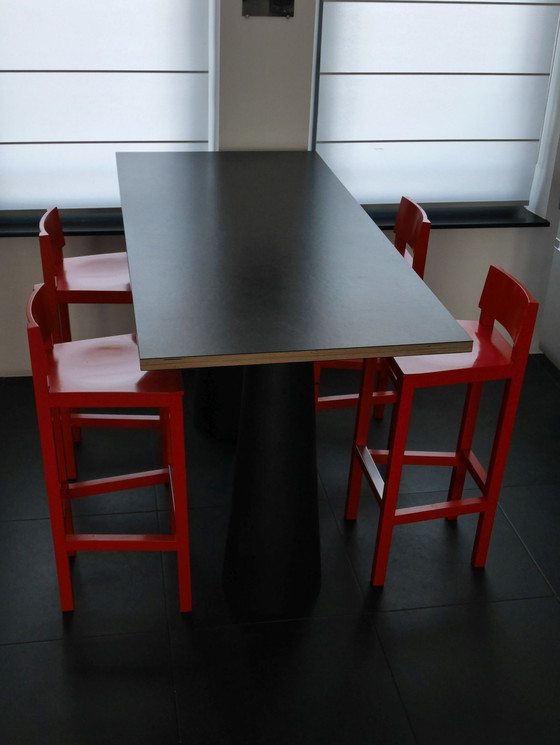 Image 1 of Moooi container high table + 4x Atelier Van Lieshout avl shaker barkruk