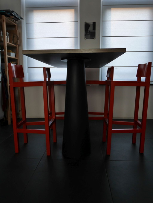 Moooi container high table + 4x Atelier Van Lieshout avl shaker barkruk