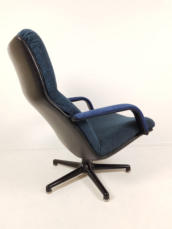 Image 1 of Artifort swivel chair blue | bureaustoel blauw F141