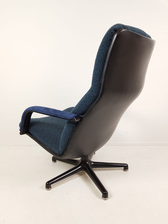 Image 1 of Artifort swivel chair blue | bureaustoel blauw F141