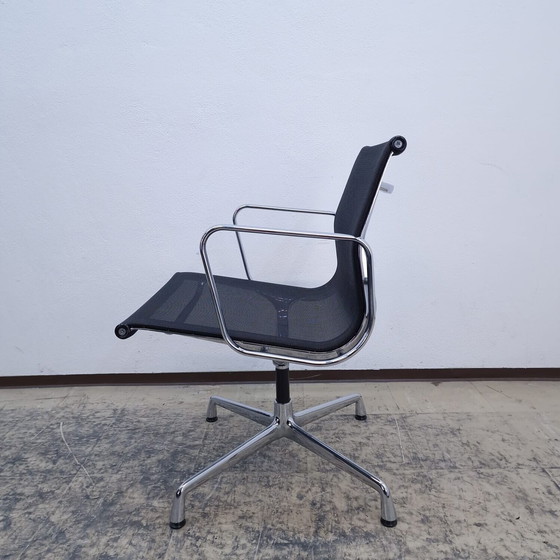 Image 1 of Vitra Eames Ea 107 #2 Designersessel Conferentie Stoel Hermann Miller