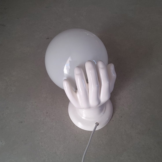 Image 1 of Sculpturale Porseleinen Wandlamp In De Vorm Van Een Hand Met Glazen Bol Lamp