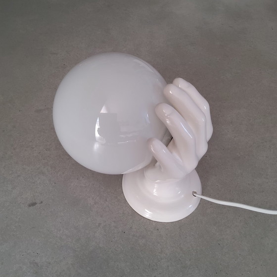 Image 1 of Sculpturale Porseleinen Wandlamp In De Vorm Van Een Hand Met Glazen Bol Lamp