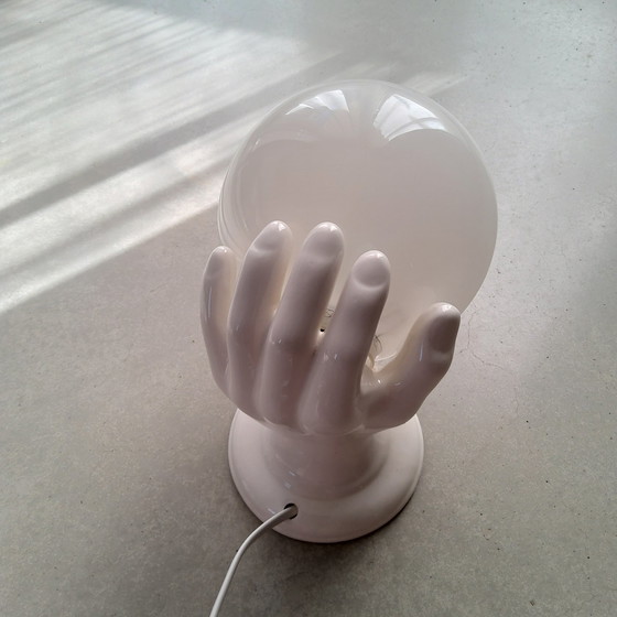 Image 1 of Sculpturale Porseleinen Wandlamp In De Vorm Van Een Hand Met Glazen Bol Lamp