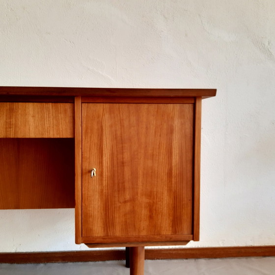 Image 1 of Vintage bureau