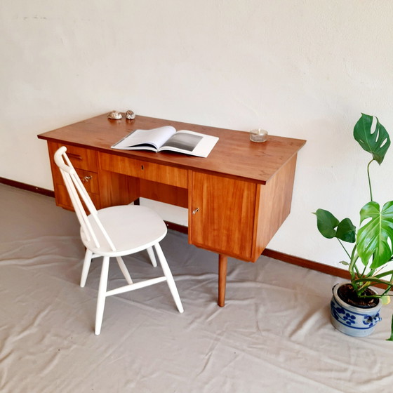 Image 1 of Vintage bureau